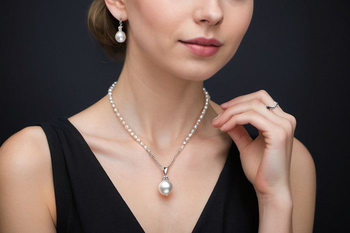 The Wide World of Pearls, Our 117th Issue: How Do I Choose the Right Pearl Size for a Pendant?